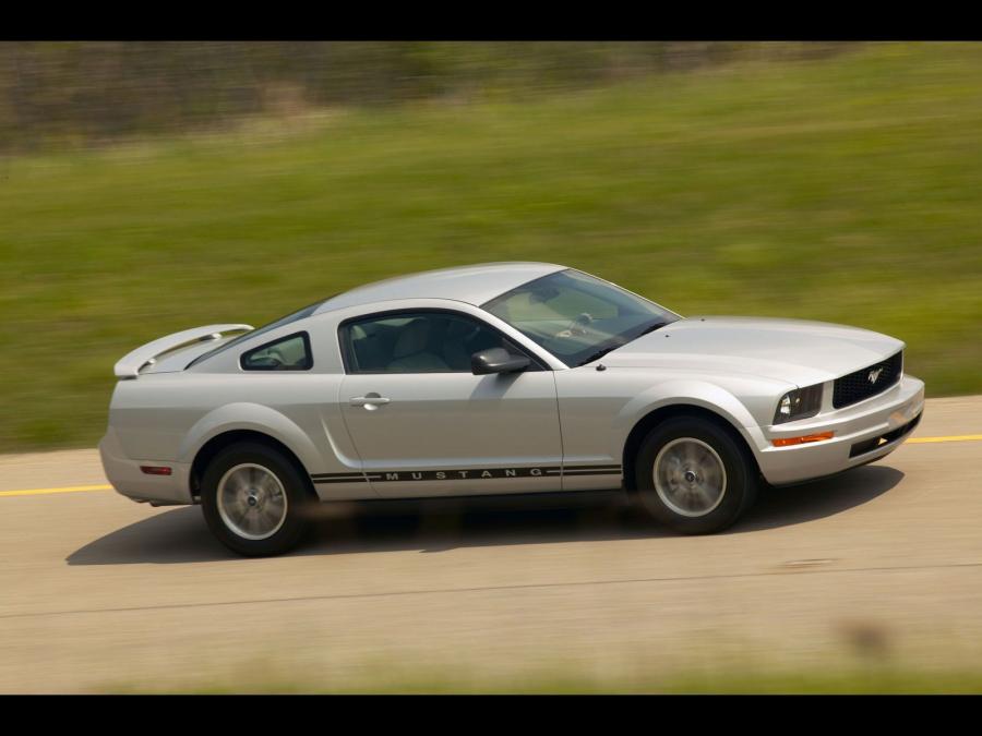  Ford Mustang V6 2005 года  (фото 6 из 15)